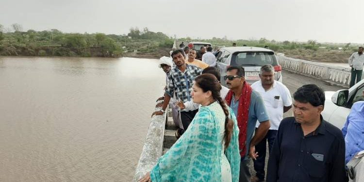 જામનગર સાંસદ પૂનમબેન માડમે જોડીયાપંથક અને આમરણ ચોવીસીની મુલાકાત લીધી