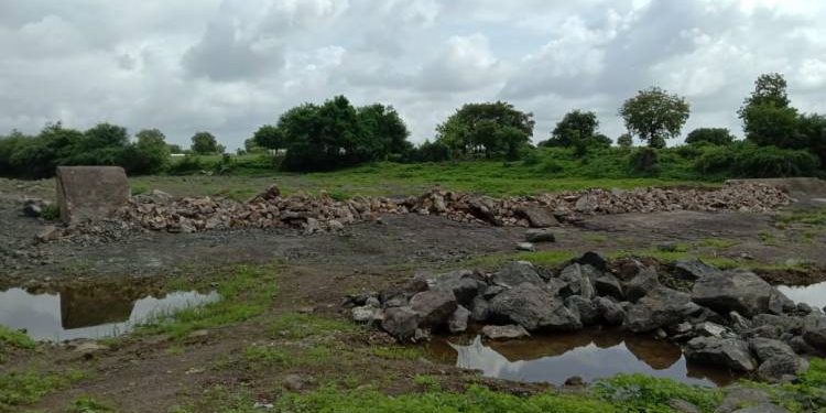 કાટકોલા ગામે ગામતળની જમીનમાં થઇ રહેલ દબાણ મુદ્દે થઇ અરજી…