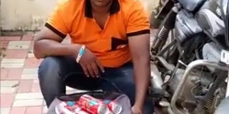 ખાવા સાથે પીવાનું પહોંચાડતો ડીલીવરીબોય ઝડપાયો