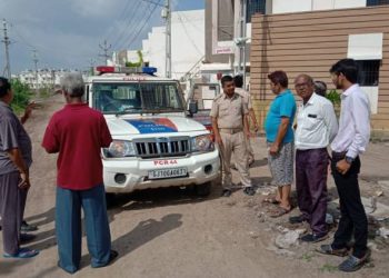 ગુલાબનગર નજીક બે મકાનોના તાળા તૂટતા પોલીસ પહોચી