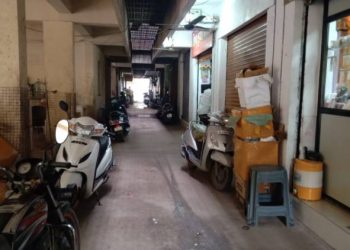 ટ્રાફિક સમસ્યાના ભરડા વચ્ચે કોર્પોરેશનના પોતાના શોપીંગ સેન્ટર પાર્કિંગ સુવિધા વિહોણા