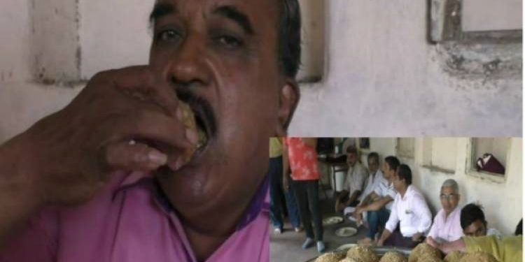 ઓ..હો..૫૮ વર્ષીય કાકા ૧૦૦ગ્રામના ૧૩ લાડુ દાબી ગયા…તો મહિલા અને બાળકે પણ…