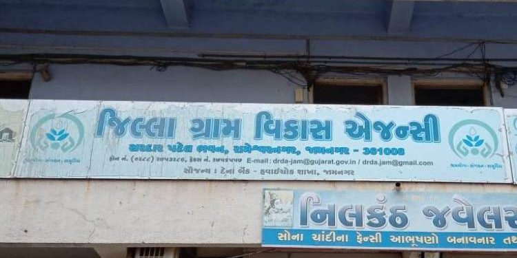 સ્ટેટ કમિશ્નરનો આદેશ ઘોળીને પી જતી ગ્રામ વિકાસ એજન્સી..