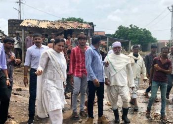 સાંસદ પૂનમબેન માડમ આસોટા સહિત અસરગ્રસ્ત  વિસ્તારોની મુલાકાતે  પહોચ્યા 