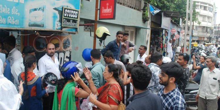 હેલ્મેટ પુરી પાડો…આ પ્રશ્નો પણ હેલ્મેટ સાથે છે જોડાયેલા…