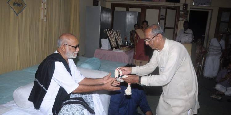 પુ.મોરારીબાપુએ શ્રી કસ્તુરબા સ્ત્રી વિકાસગૃહ જામનગરની શુભેચ્છા મુલાકાત લીધી…