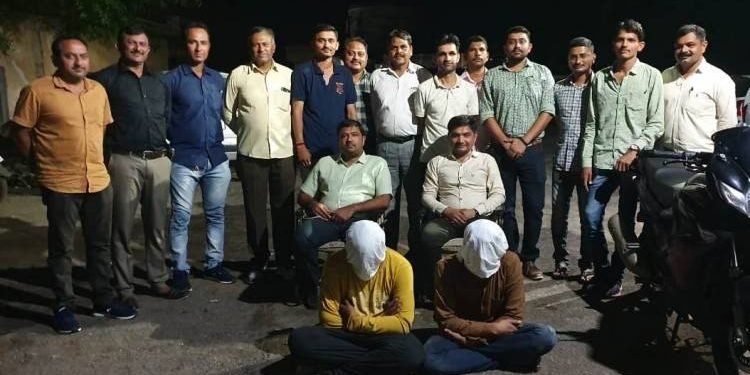 વેપારીની નજર ચૂકવી કરતાં ચોરી, આવ્યા પોલીસના હાથમાં