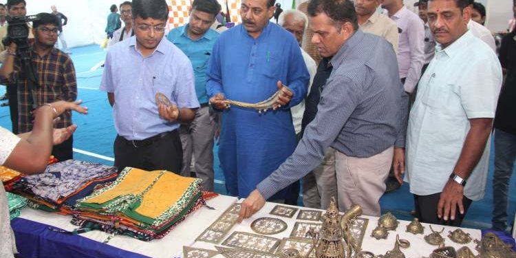 જામનગરવાસીઓને સ્વદેશી બનાવટની વસ્તુઓનો વપરાશ કરવાની અપીલ કરતા મંત્રી ધર્મેન્દ્રસિંહ જાડેજા