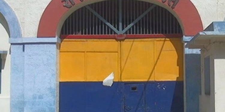 લે…જેલની ગટરમાંથી મોબાઈલ મળ્યો..!