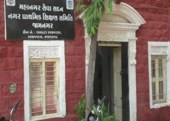 કોર્પોરેશનના નિવૃત શિક્ષકોના પગના તળીયા ઘસાઇ  ગયા