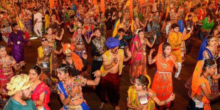 નવરાત્રીમાં યુવકને થયો પ્રેમ, પરંતુ બાદમાં યુવતીએ કર્યું એવું કે…