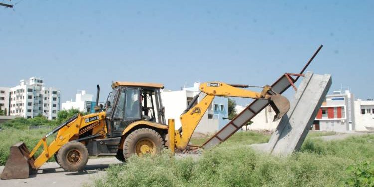 જામનગર:૨૯ મકાન, દુકાનો પર ફરી વળ્યું મનપાનું બુલડોઝર..