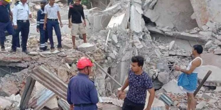 ઇમારત ધરાસાયી થતા પાંચથી વધુ મજૂરો દટાયા, એકનું ઘટનાસ્થળે જ મોત