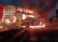 બસ અને ટ્રક વચ્ચે અકસ્માત,બસમાં ફાટી નીકળી આગ અને 
