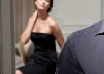 યુવક યુવતી રૂમમાં પહોચ્યા, આવી અન્ય એક યુવતી માંગ્યા ૨૫ લાખ અને…