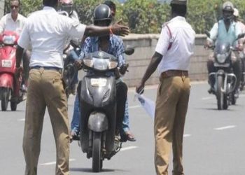 રાજ્યમાં આગામી દિવસોમાં તમામ PI અને PSI ના યૂનિફોર્મ પર લાગશે બોડી કેમેરા…