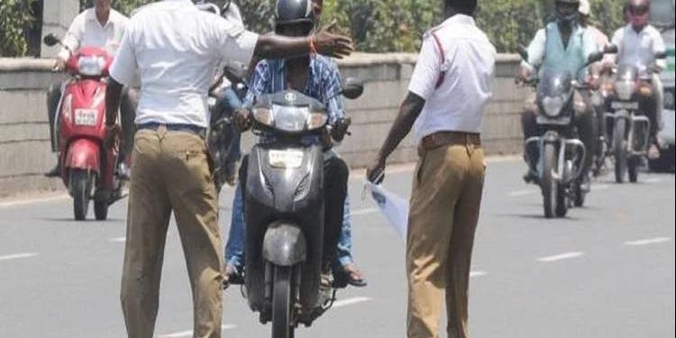 રાજ્યમાં આગામી દિવસોમાં તમામ PI અને PSI ના યૂનિફોર્મ પર લાગશે બોડી કેમેરા…