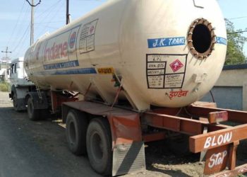 દારૂની એટલી પેટી પકડાઇ કે ટેન્કર ખાલી કરવામાં 10 મજૂરોને 5 કલાકનો સમય લાગ્યો