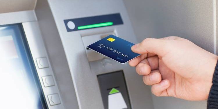 જો તમે ATM સેન્ટર પર છો, અને બીજાની મદદ લેવાનું વિચારતા હોવ તો ધ્યાન રાખજો