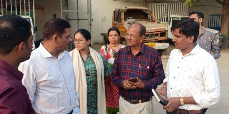 ઇન્ચાર્જ કલેક્ટર પહોચ્યા ધ્રોલ યાર્ડ ખાતે…