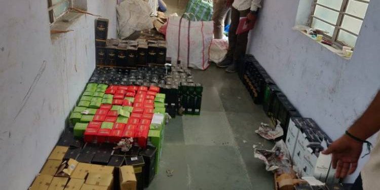 હવે તો ગાંધીજીની શાળામાંથી પણ મળ્યો દારૂનો મોટો જથ્થો !