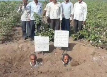 આવી હાલત છે ખેડૂતોની, વળતર માટે દંપતીએ સમાધિ લીધી