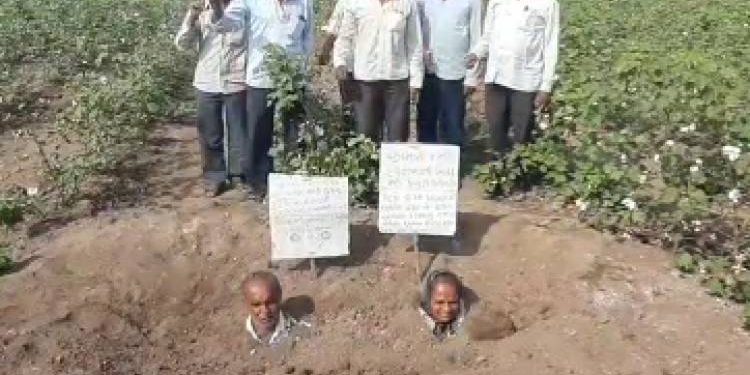 આવી હાલત છે ખેડૂતોની, વળતર માટે દંપતીએ સમાધિ લીધી