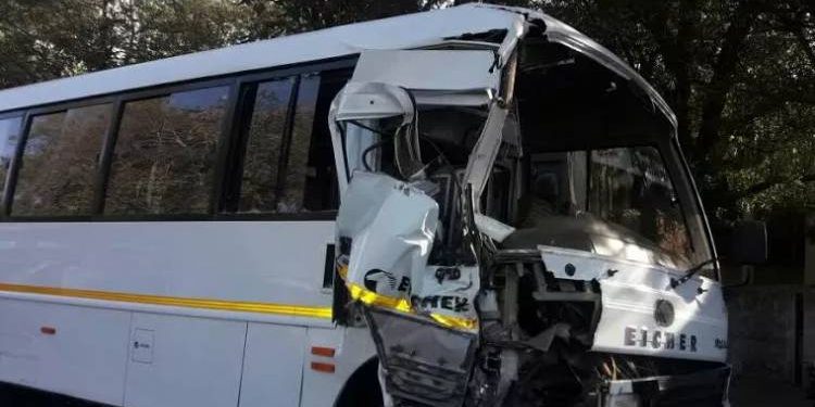 જાનની લકઝરી બસ અને બે ટ્રક વચ્ચે સર્જાયો ત્રિપલ અકસ્માત, બેનાં મોત