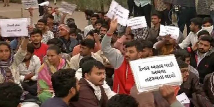 વિદ્યાર્થીઓનું આંદોલન વધુ ઉગ્ર બન્યું, ગાંધીનગરમાં ચક્કાજામ