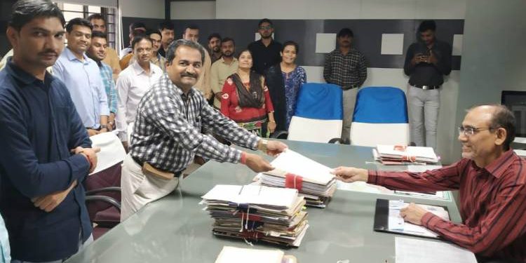 વાત સાંભળવાને બદલે કર્યું અપમાન, મહેસુલ વિભાગ હડતાલ પર