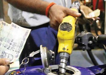 પેટ્રોલપંપ પર કર્મચારીની નજર ચુકાવી ત્રિપુટી એક લાખથી વધુ રકમ ઉસેડી ગઈ..