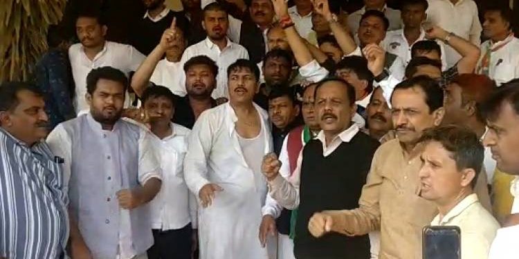 કોંગ્રેસની વિધાનસભા કૂચ પર પાણીમારો, અનેક મોટા નેતાઓની અટકાયત