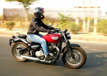 ગામડામા હેલમેટ માટે રામરાજ