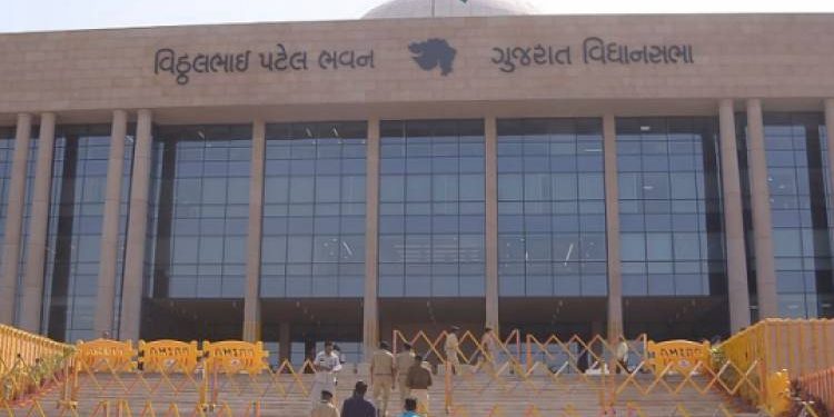 આમાં કેમ ભણે ગુજરાત..? રાજ્યમાં પ્રાથમિક શાળાઓમાં 18,537 ઓરડાઓની ઘટ!