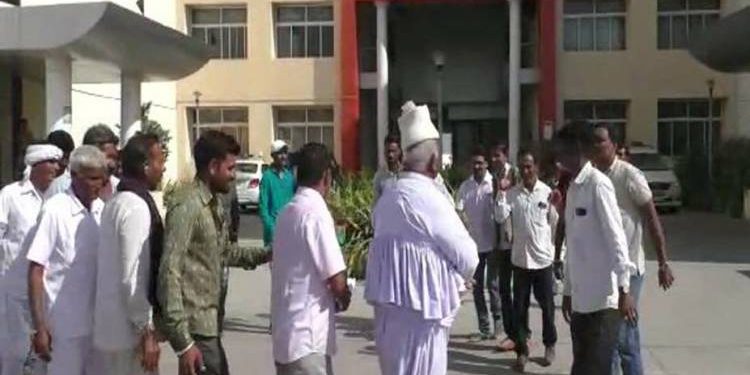 ‘સરકાર ગરબે રમાડવા માગે છે અને અધિકારો દેવા માગતી નથી’