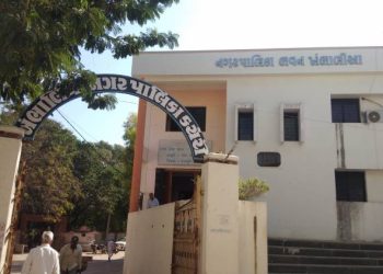 લે બોલો…ખંભાળીયા સતાધારી પાંખમાં ત્રણ જુથ