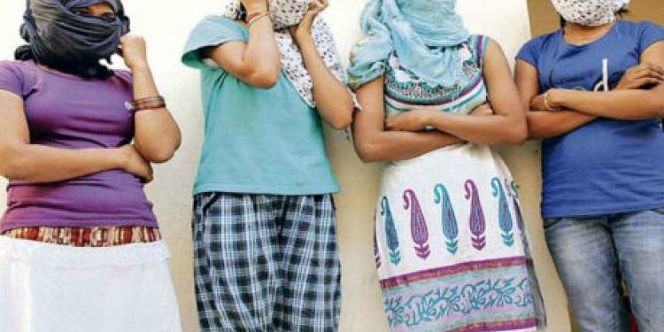 ગેસ્ટહાઉસમાં ચાલતા કૂટણખાના પર પોલીસનો દરોડો, 4 યુવતીઓ હાજર મળી આવી