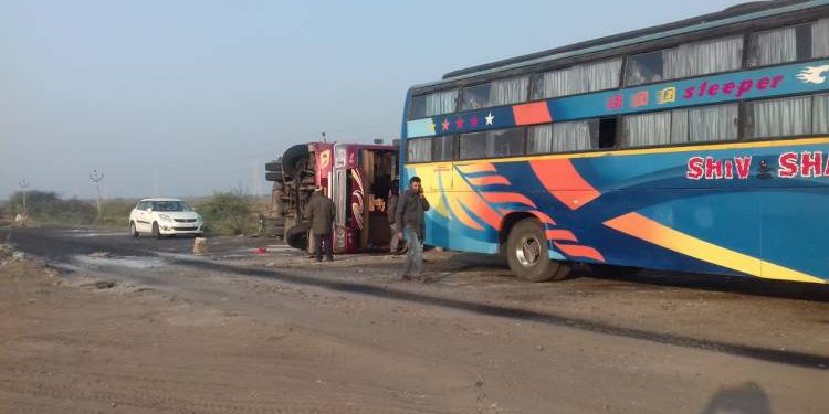 જામજોધપુર થી નર્મદા જઈ રહેલ વિદ્યાર્થીઓની બસને નડ્યો અકસ્માત