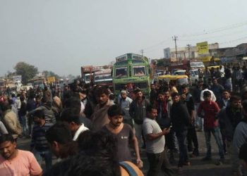 અતિ વ્યસ્ત હાઇવે પર લોકોનો ચક્કાજામ, 8 કિમી સુધી વાહનો ફસાયા