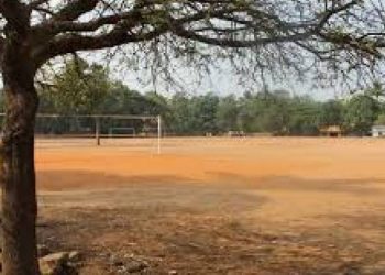 મેદાન વગર ખાનગીશાળાઓ કોની મહેરબાનીથી ચાલે છે.?