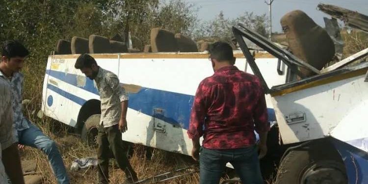 બસ પલટી ખાતા 4નાં કમકમાટીભર્યા મોત, લોહીના ખાબોચ્યા ભરાયા