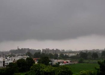 ભર શિયાળે ચોમાસાનો અનુભવ, પતંગરસિકોની ચિંતા વધી !