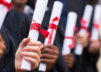 ખાનગી શાળાઓની જેમજ ખાનગી કોલેજોનુ માજા મુકતુ દુષણ