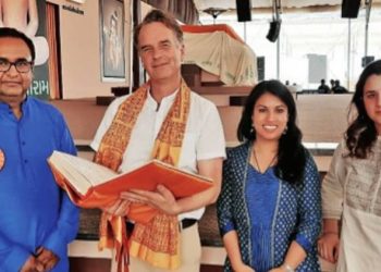 32 વર્ષથી સાત સમુંદર પાર કરી વીરપુર આવે છે આ ખાસ ભક્ત