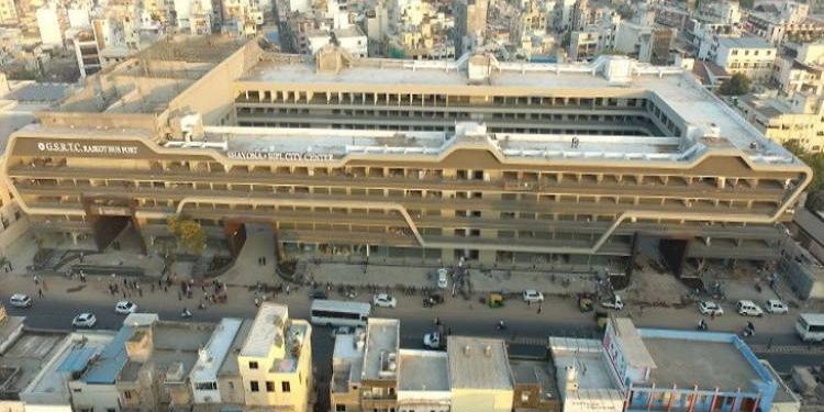 મુસાફરી જ નહીં, રવિવારે ફરવા જવાનું મન થાય એવું છે રાજકોટનું બસ સ્ટેશન