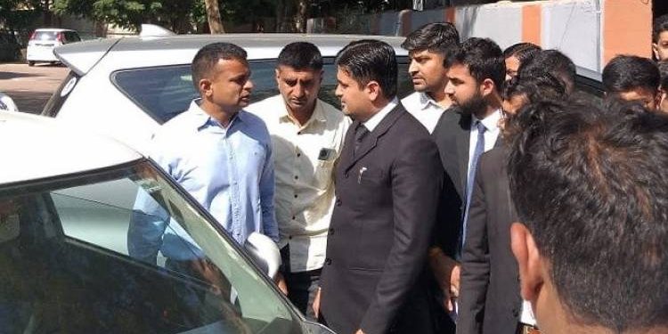 સેશન્સ કોર્ટ પાસે અકસ્માત બાદ પોલીસ અને વકીલ વચ્ચે ઉગ્ર ઘર્ષણ