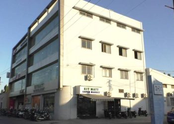 બોલો છે કોઈમાં ત્રેવડ કે અહી મારે હથોડો…