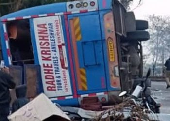 સાપુતારા પ્રવાસે જતી સ્કૂલ બસને નડ્યો અકસ્માત, 23 બાળકો ઘાયલ