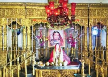 અહીં પતિએ પત્નીની યાદમાં બંધાવ્યું છે મંદિર, રોજ કરે છે પૂજા