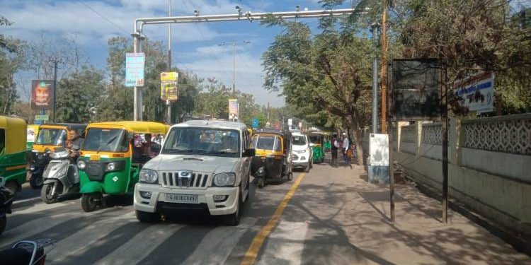 આજથી ઇ-મેમો ભલે આપો પણ વાહનચાલકો માટેની જરૂરી સુવિધાઓ છે ખરા..?